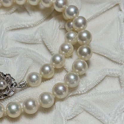 Akoya pearl necklace with 7.5-8.0mm white pearls and silver fittings, 43cm length
