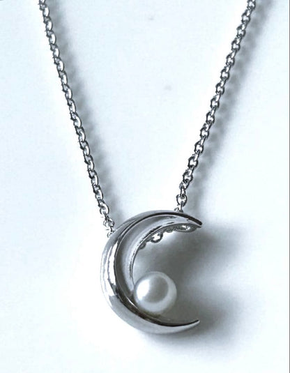 Tasaki pearl crescent necklace with genuine pearls on silver chain, adjustable 42 cm length