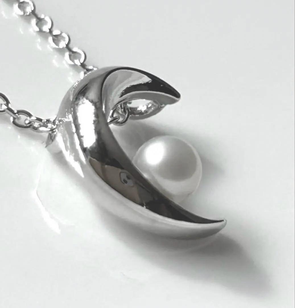 Tasaki pearl crescent necklace with genuine pearls on silver chain, adjustable 42 cm length