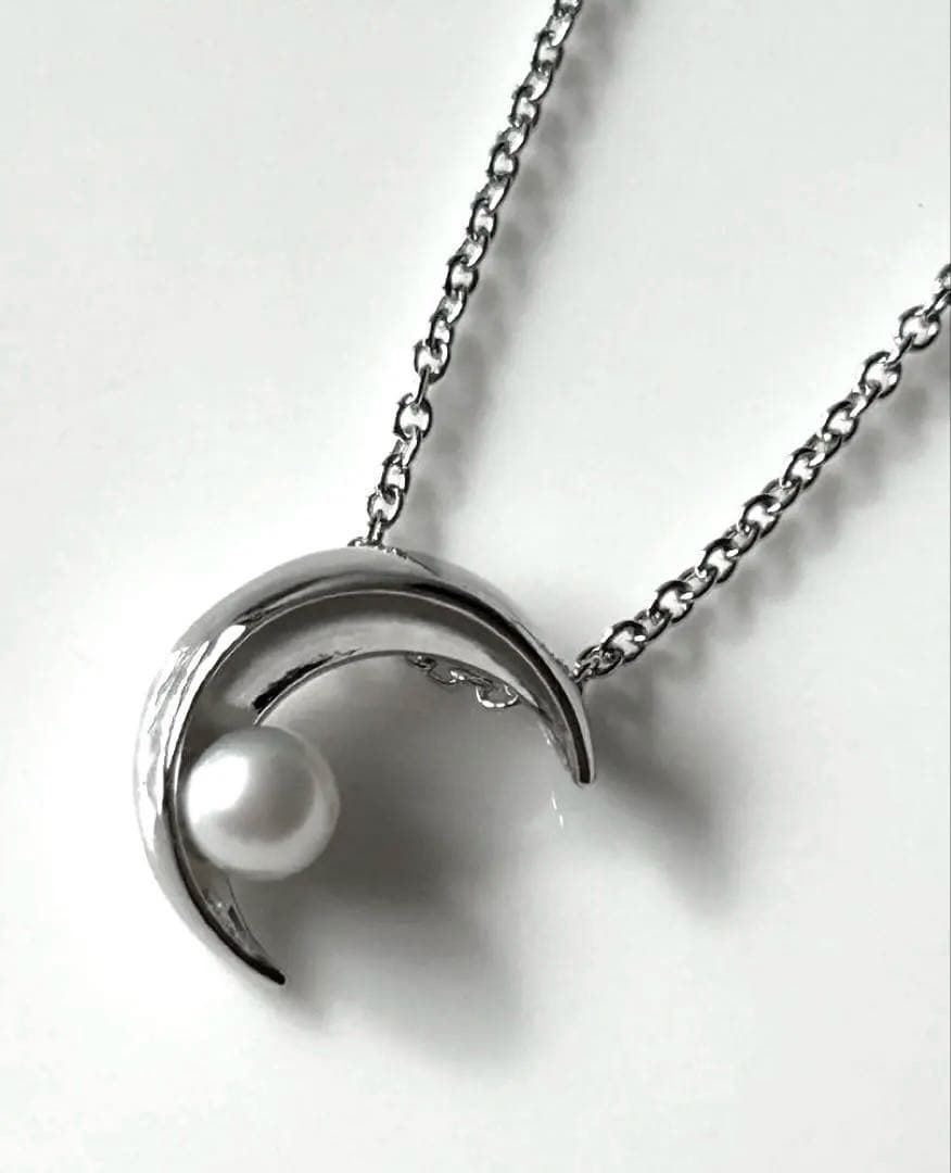 Tasaki pearl crescent necklace with genuine pearls on silver chain, adjustable 42 cm length