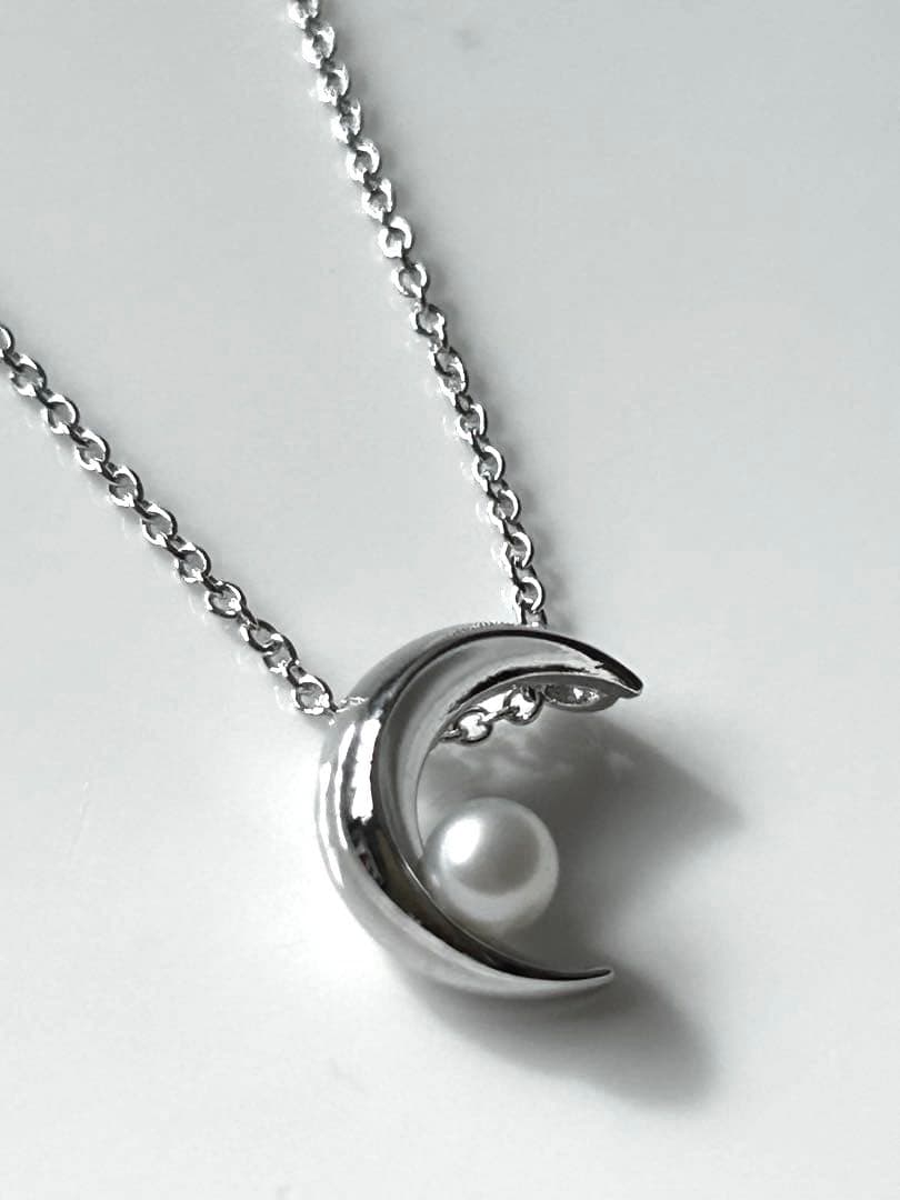 Tasaki pearl crescent necklace with genuine pearls on silver chain, adjustable 42 cm length