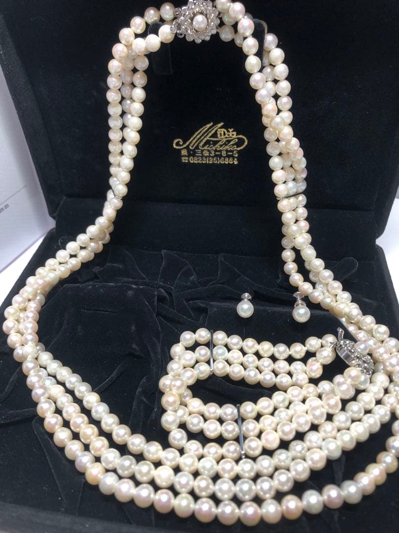 Akoya pearl silver necklace, bracelet, and earrings set with white pearls and sterling silver accents