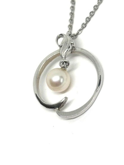 Mikimoto Akoya Pearl Pendant Necklace with 46cm chain and 2.7x2.0cm pearl pendant