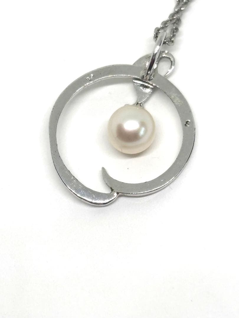 Mikimoto Akoya Pearl Pendant Necklace with 46cm chain and 2.7x2.0cm pearl pendant