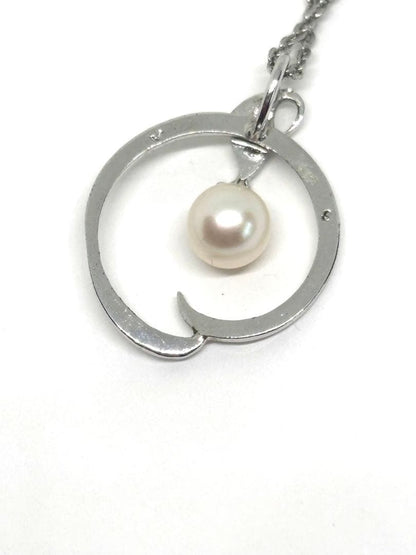 Mikimoto Akoya Pearl Pendant Necklace with 46cm chain and 2.7x2.0cm pearl pendant