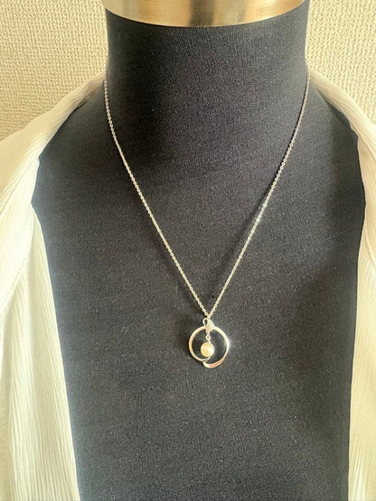 Mikimoto Akoya Pearl Pendant Necklace with 46cm chain and 2.7x2.0cm pearl pendant