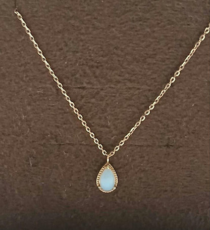 Agat K10 gold necklace with opal pendant measuring 0.6 x 0.4 cm on 40 cm chain
