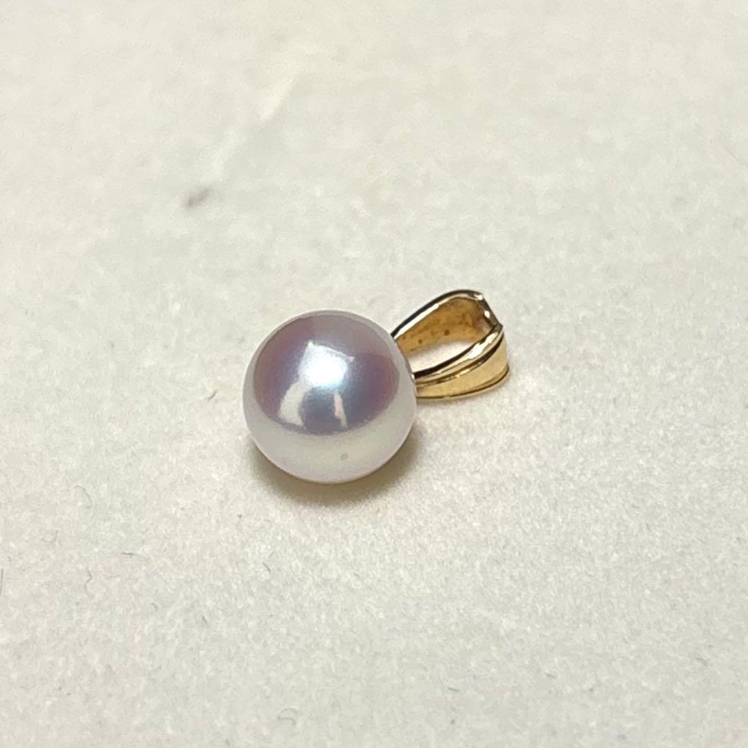 Close-up of a Pink White Akoya Pearl Necklace with 7.5mm pearls on a white background
