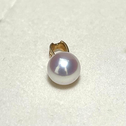 Close-up of a Pink White Akoya Pearl Necklace with 7.5mm pearls on a white background