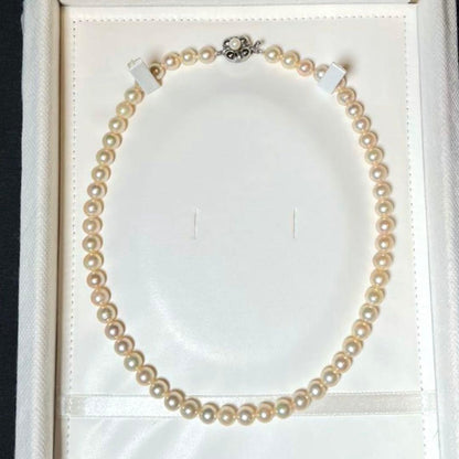 Akoya pearls necklace with 7.0-7.5mm white round pearls and silver stamp on a 42.5 cm chain
