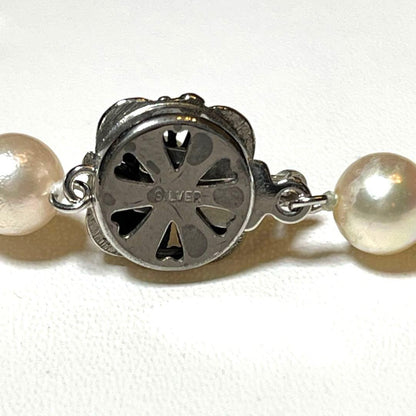 Akoya pearls necklace with 7.0-7.5mm white round pearls and silver stamp on a 42.5 cm chain