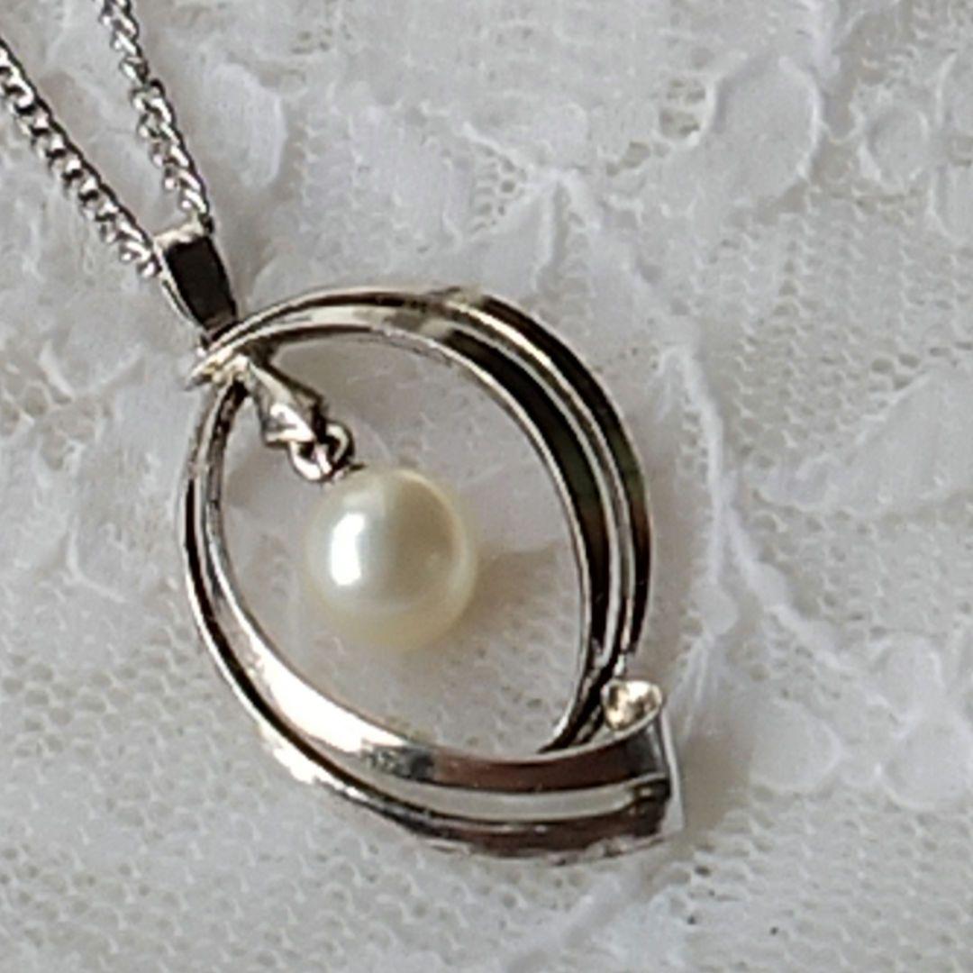Mikimoto silver open ring with 6.4mm Akoya pearl necklace and 42cm chain displayed on white background