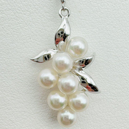MIKIMOTO Necklace featuring 5mm pearls with 2.7cm pendant and 43cm chain in elegant design