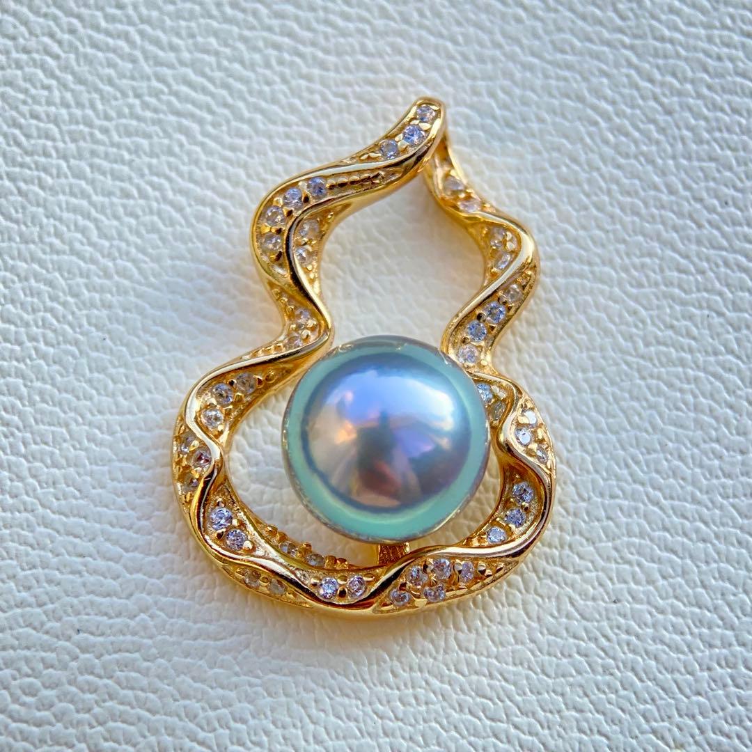 Honmatsu Akoya pearl pendant featuring a 7.28mm round blue tone pearl with S925 18K finish