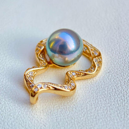 Honmatsu Akoya pearl pendant featuring a 7.28mm round blue tone pearl with S925 18K finish