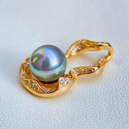 Honmatsu Akoya pearl pendant featuring a 7.28mm round blue tone pearl with S925 18K finish