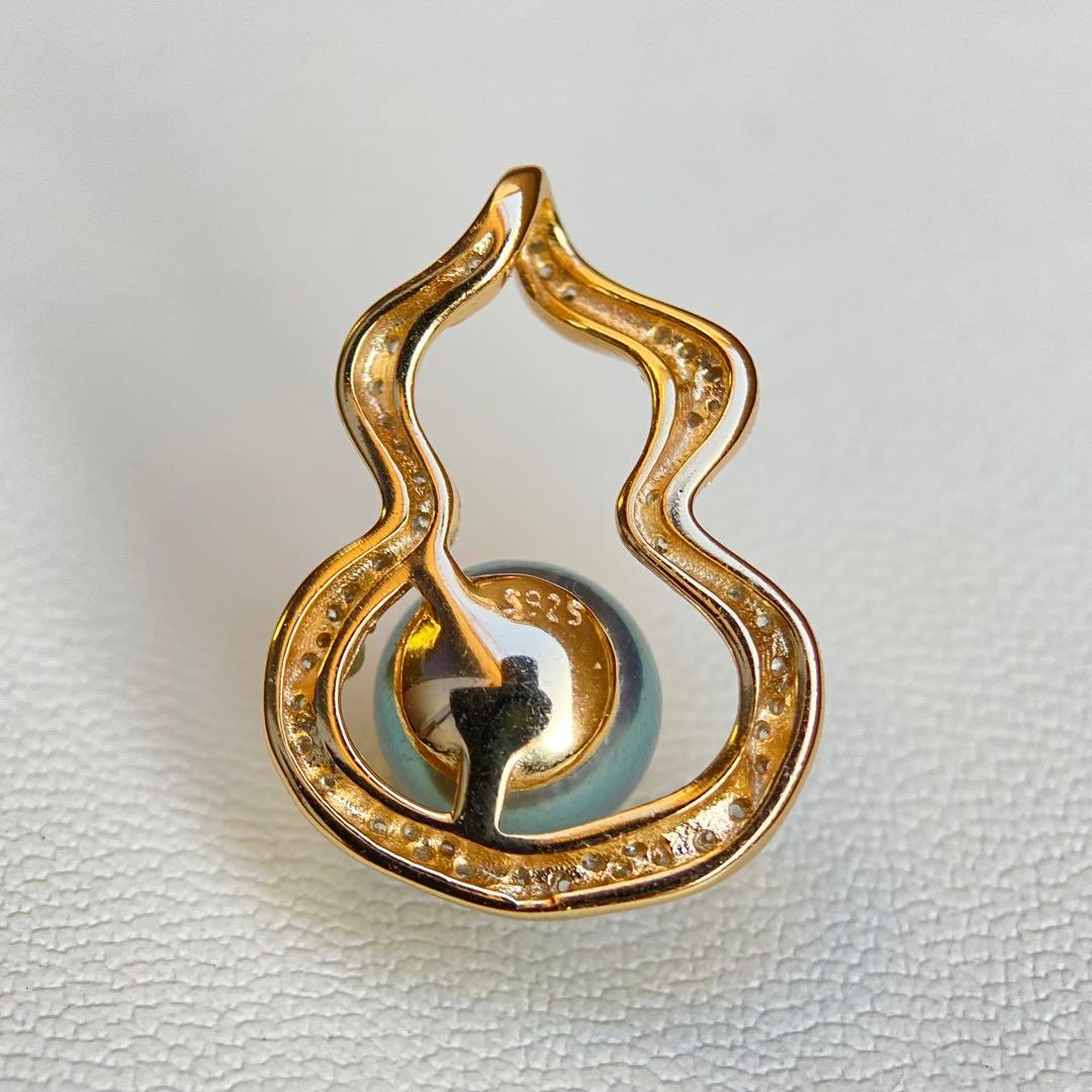 Honmatsu Akoya pearl pendant featuring a 7.28mm round blue tone pearl with S925 18K finish