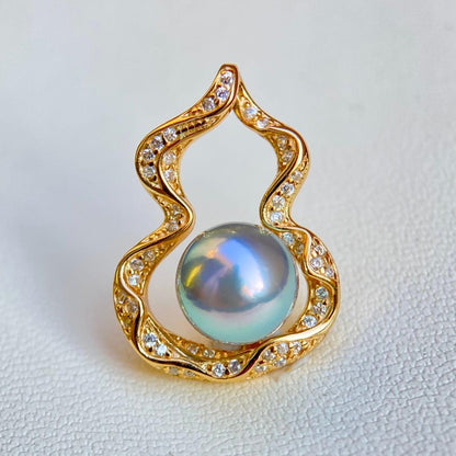 Honmatsu Akoya pearl pendant featuring a 7.28mm round blue tone pearl with S925 18K finish