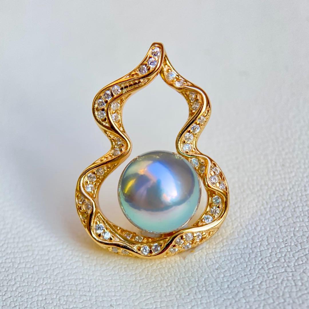 Honmatsu Akoya pearl pendant featuring a 7.28mm round blue tone pearl with S925 18K finish