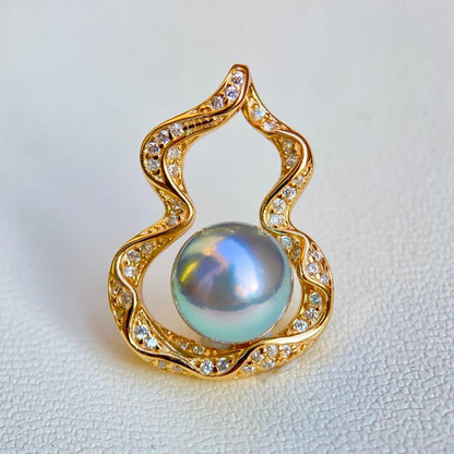 Honmatsu Akoya pearl pendant featuring a 7.28mm round blue tone pearl with S925 18K finish