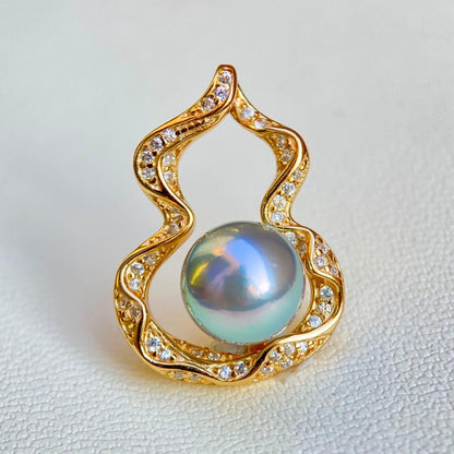 Honmatsu Akoya pearl pendant featuring a 7.28mm round blue tone pearl with S925 18K finish