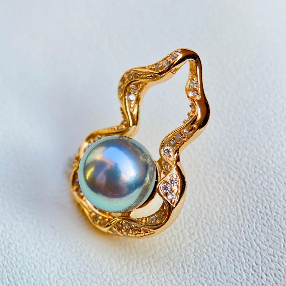 Honmatsu Akoya pearl pendant featuring a 7.28mm round blue tone pearl with S925 18K finish