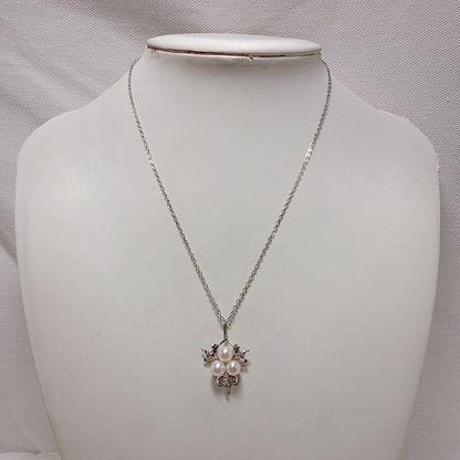 Mikimoto silver necklace featuring three Akoya pearls on a 40cm chain