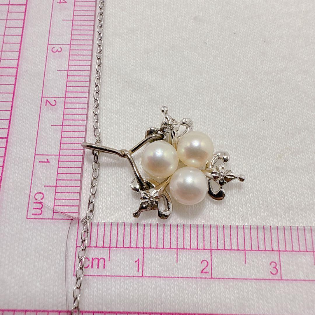 Mikimoto silver necklace featuring three Akoya pearls on a 40cm chain
