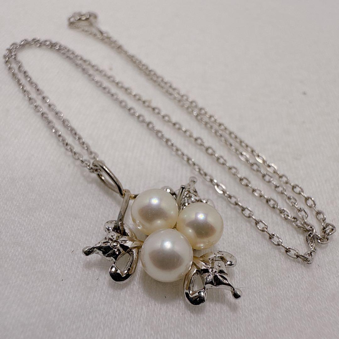 Mikimoto silver necklace featuring three Akoya pearls on a 40cm chain