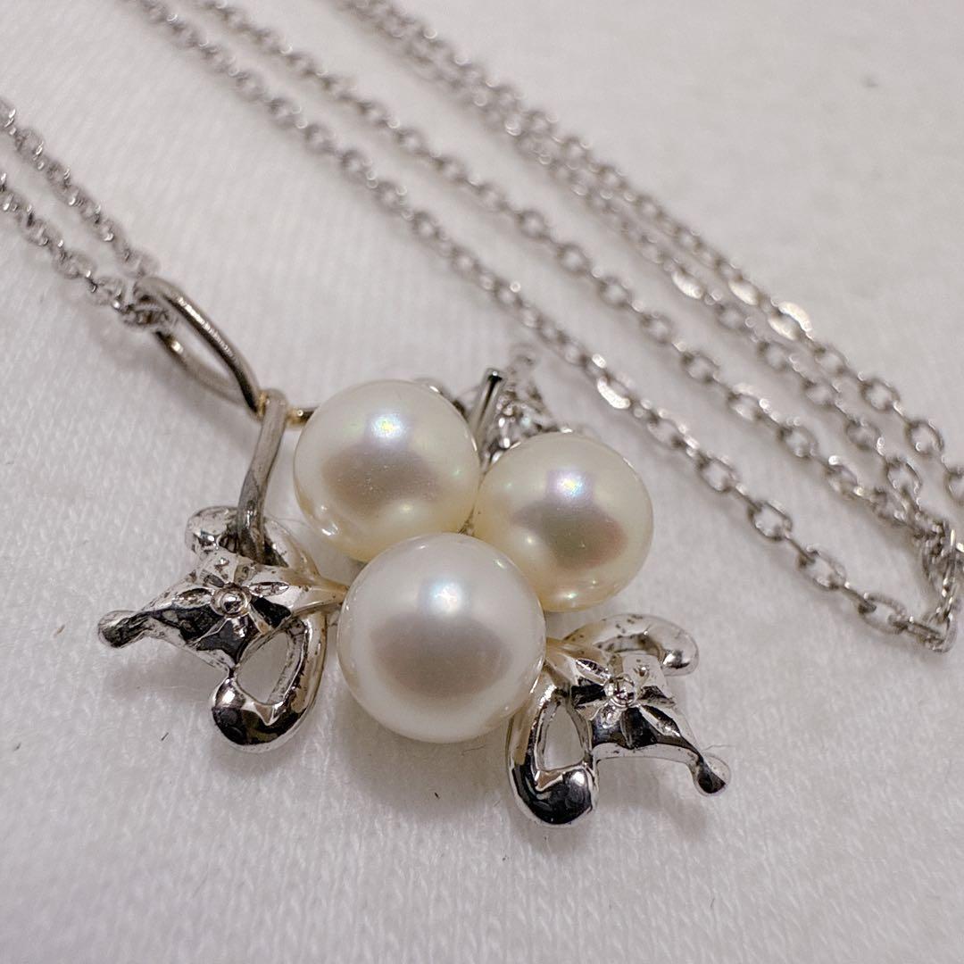 Mikimoto silver necklace featuring three Akoya pearls on a 40cm chain