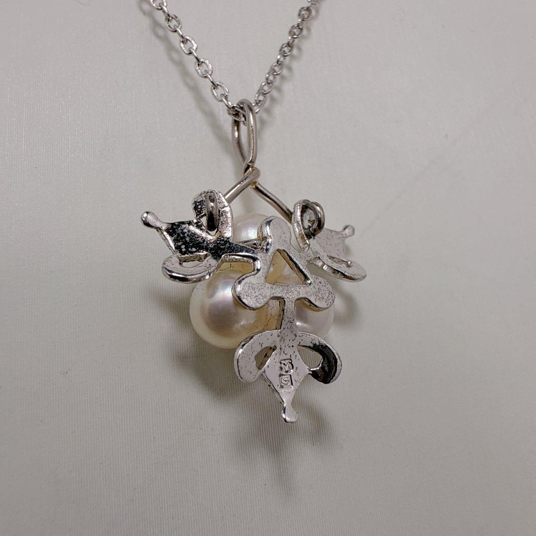 Mikimoto silver necklace featuring three Akoya pearls on a 40cm chain