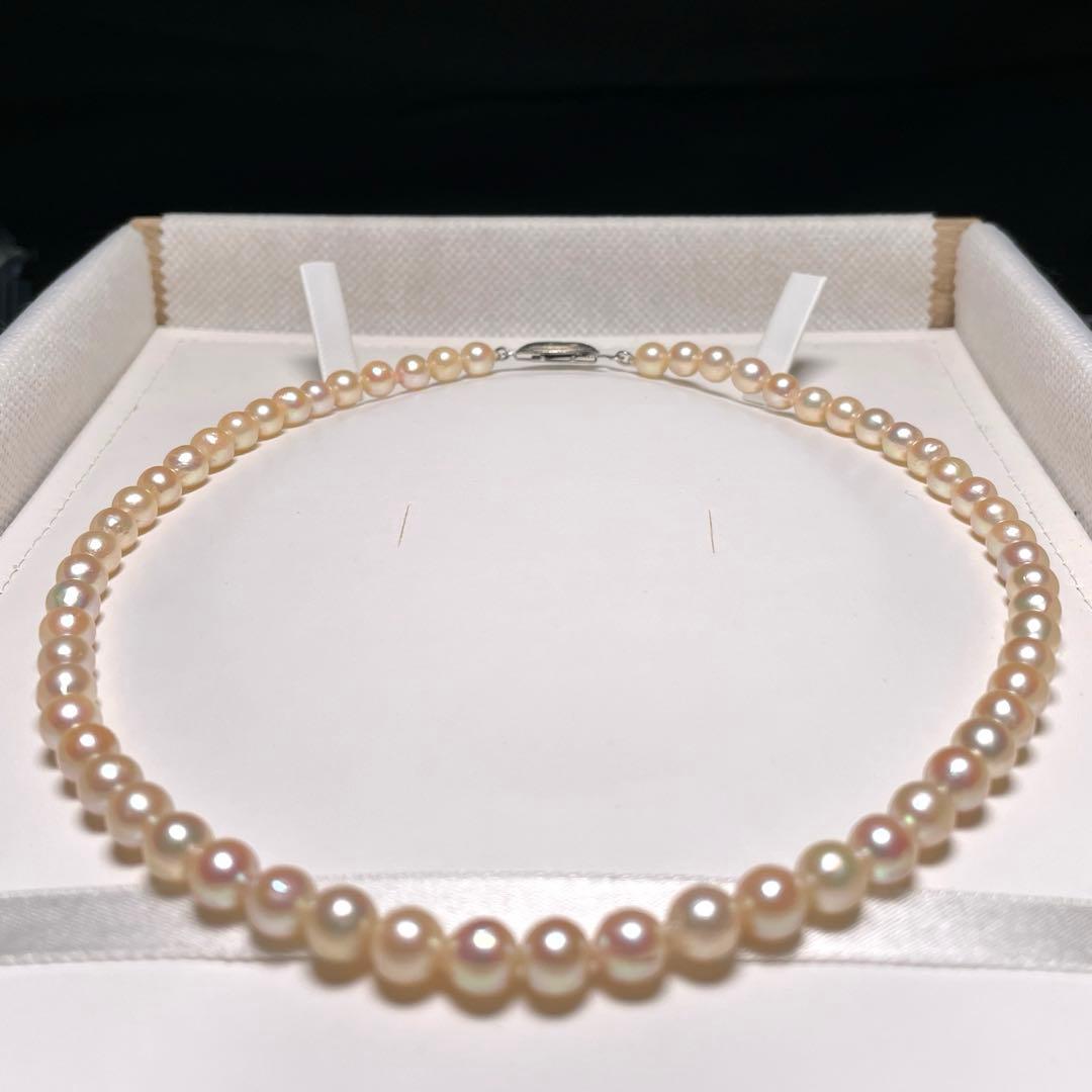 Kohaku pearl necklace with 6.0-6.4mm white round pearls and silver chain length 39.9cm