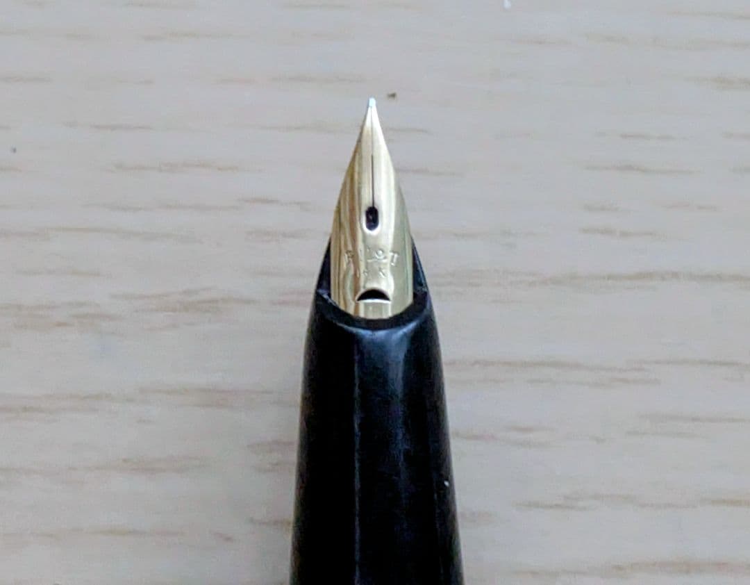 Pilot Super 100 fountain pen with 14K fine gold nib and cap with movable clip