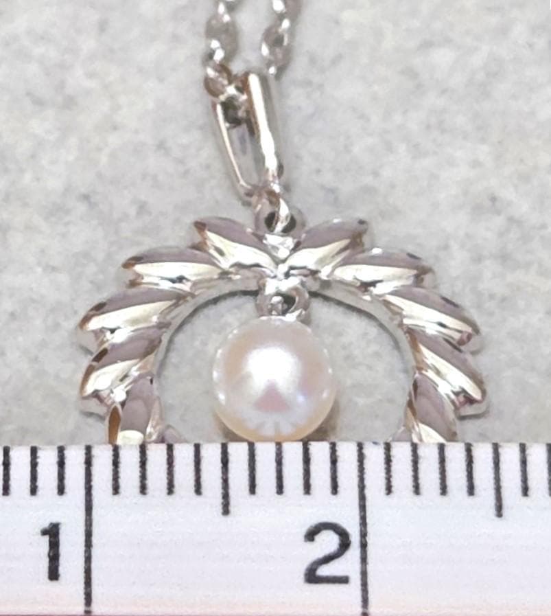 MIKIMOTO Akoya pearl silver necklace, 38 centimeters long with lustrous pearls