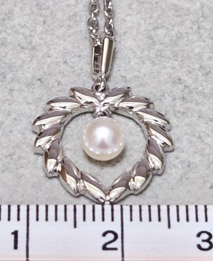 MIKIMOTO Akoya pearl silver necklace, 38 centimeters long with lustrous pearls