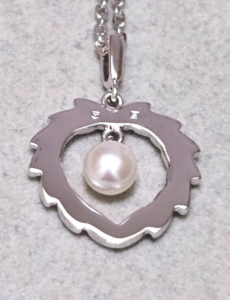 MIKIMOTO Akoya pearl silver necklace, 38 centimeters long with lustrous pearls