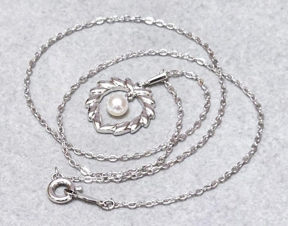 MIKIMOTO Akoya pearl silver necklace, 38 centimeters long with lustrous pearls