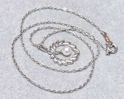 MIKIMOTO Akoya pearl silver necklace, 38 centimeters long with lustrous pearls