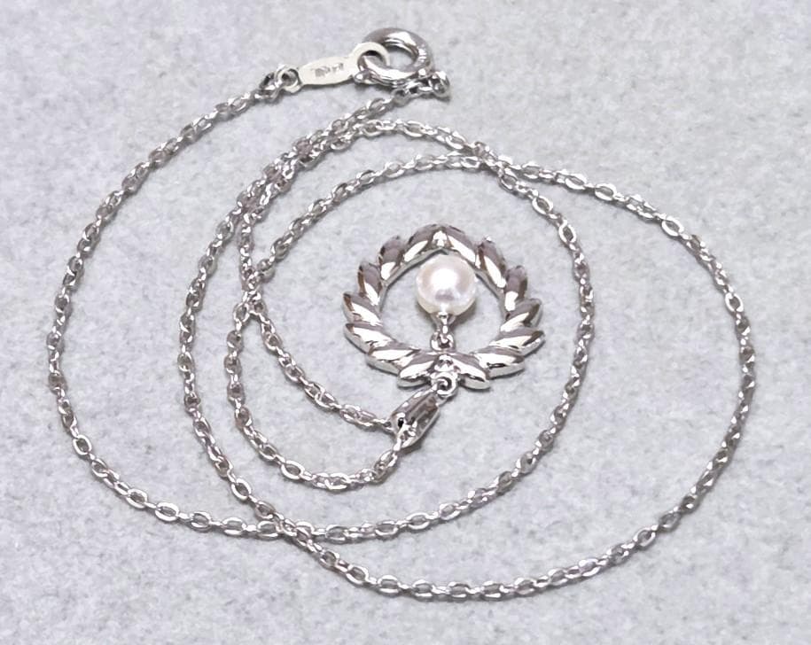 MIKIMOTO Akoya pearl silver necklace, 38 centimeters long with lustrous pearls