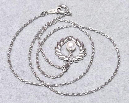 MIKIMOTO Akoya pearl silver necklace, 38 centimeters long with lustrous pearls