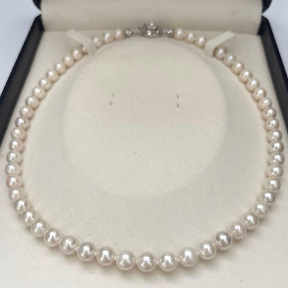Aoyama white Akoya pearl necklace with round 7.0-7.5mm pearls and silver engraving