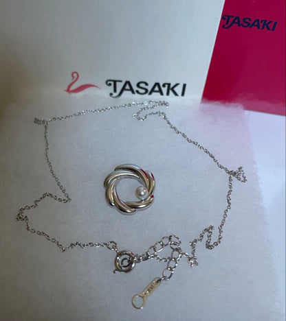TASAKI Flora Pearl Necklace Pendant featuring a 4mm freshwater pearl and adjustable 38-41cm chain with removable top