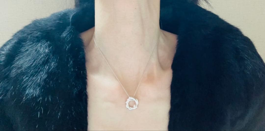 TASAKI Flora Pearl Necklace Pendant featuring a 4mm freshwater pearl and adjustable 38-41cm chain with removable top