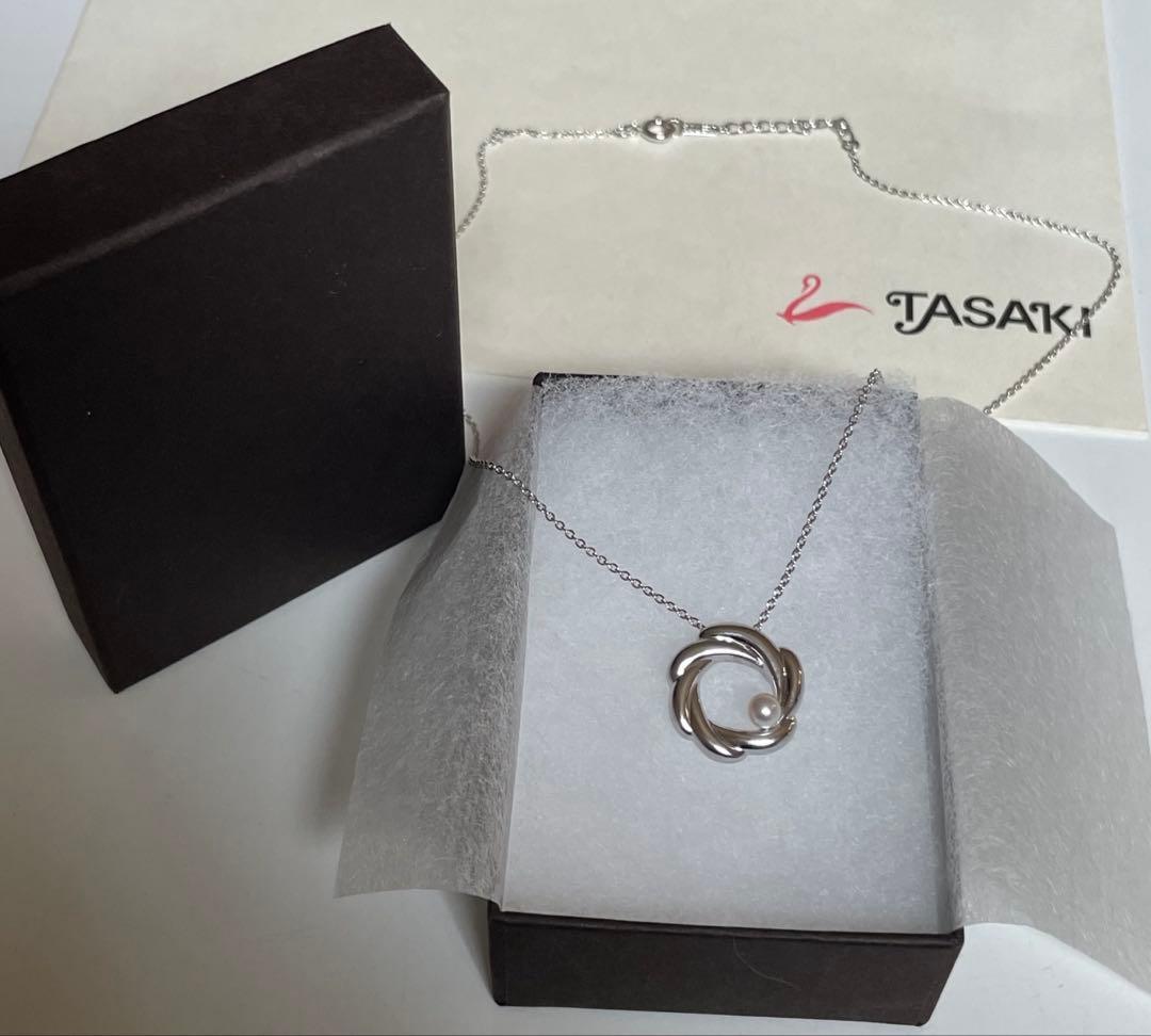 TASAKI Flora Pearl Necklace Pendant featuring a 4mm freshwater pearl and adjustable 38-41cm chain with removable top