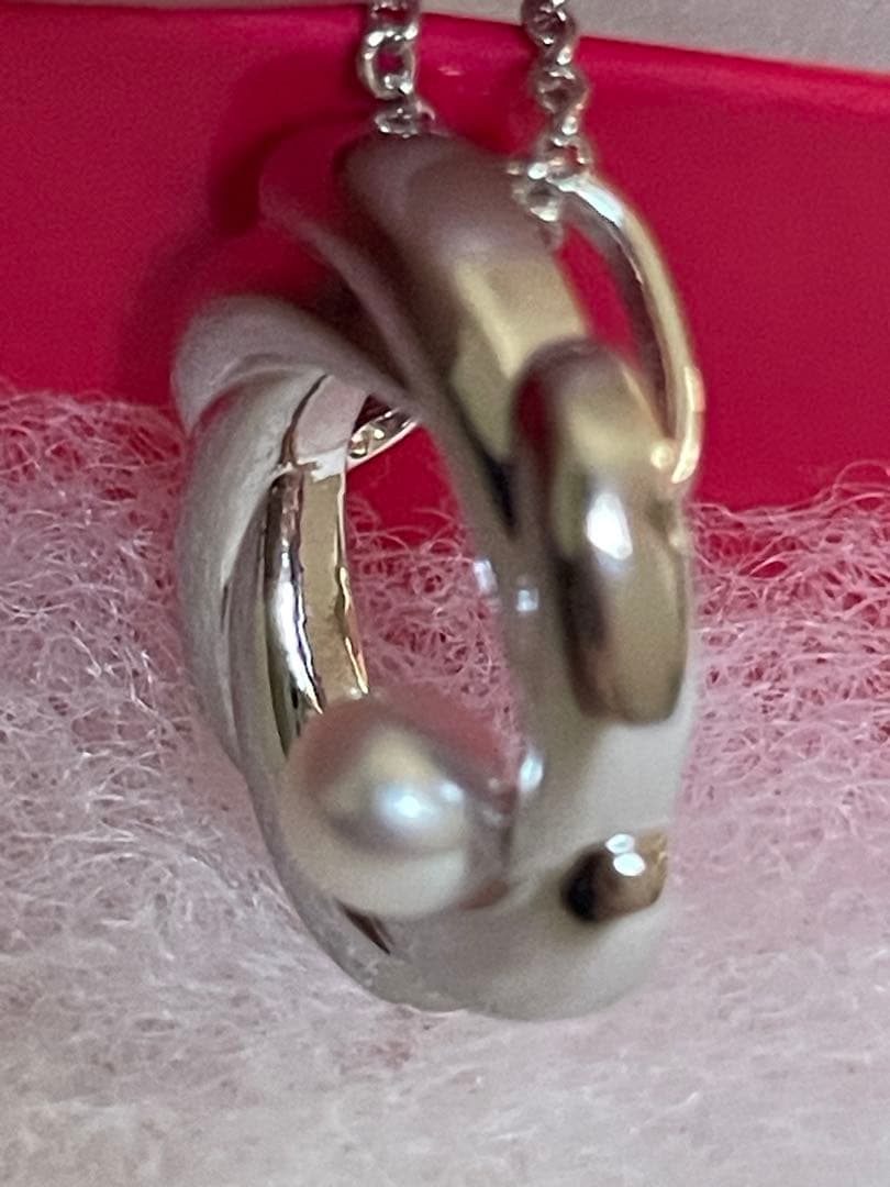 TASAKI Flora Pearl Necklace Pendant featuring a 4mm freshwater pearl and adjustable 38-41cm chain with removable top