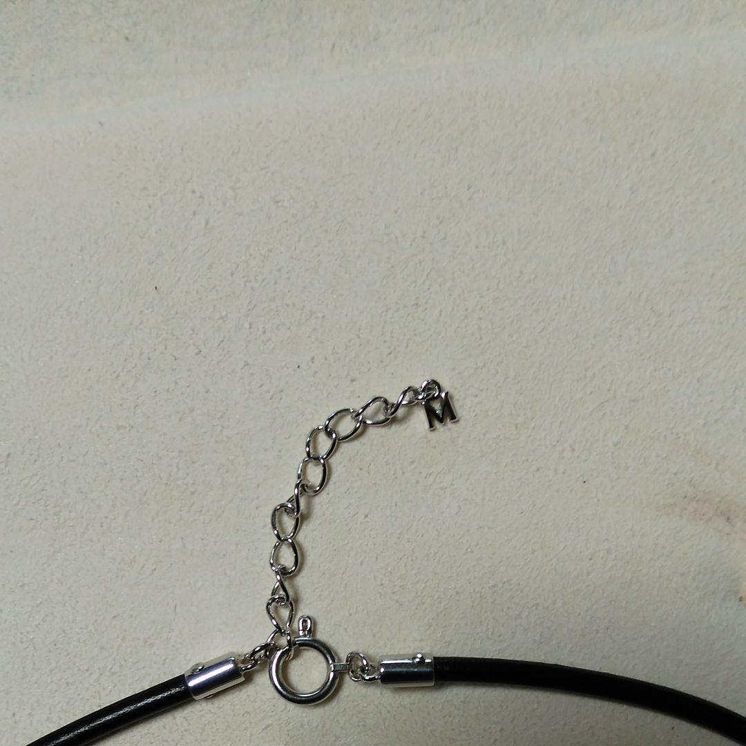Mikimoto gray choker necklace featuring a single movable pearl, adjustable length 39 to 43 centimeters