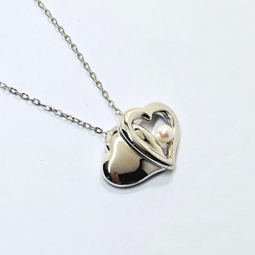 Mikimoto baby pearl necklace with 4.0 mm pearls and silver double heart pendant on a 40 cm chain