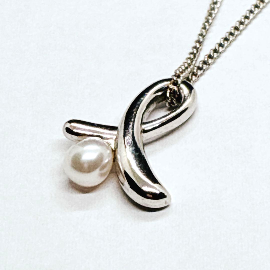 Tasaki Ribbon Pearl Necklace in silver with 40cm chain and 4.8mm pearl showing ribbon design