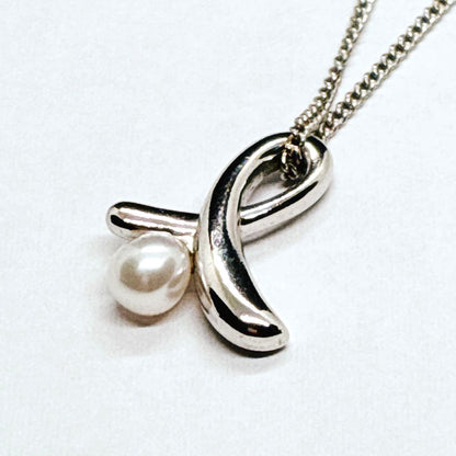 Tasaki Ribbon Pearl Necklace in silver with 40cm chain and 4.8mm pearl showing ribbon design