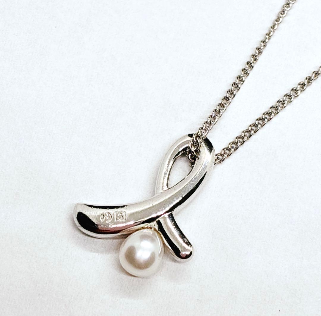 Tasaki Ribbon Pearl Necklace in silver with 40cm chain and 4.8mm pearl showing ribbon design
